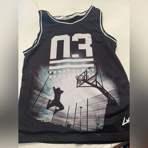H & M BOYS BASKETBALL SLEEVELESS JERSEY SIZE 12-14. BLACK
